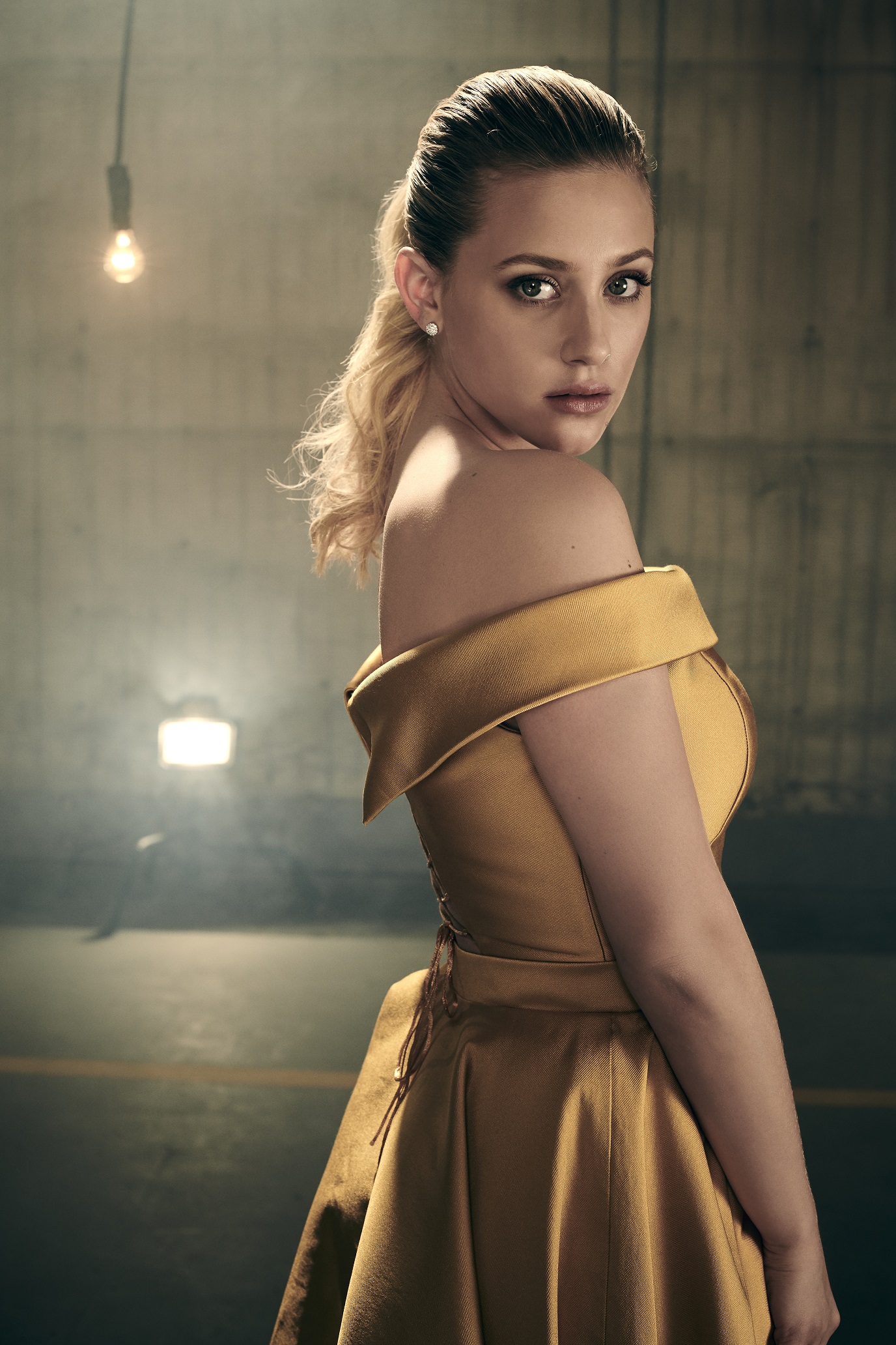 Lili Reinhart Photo Gallery Page ThePlace