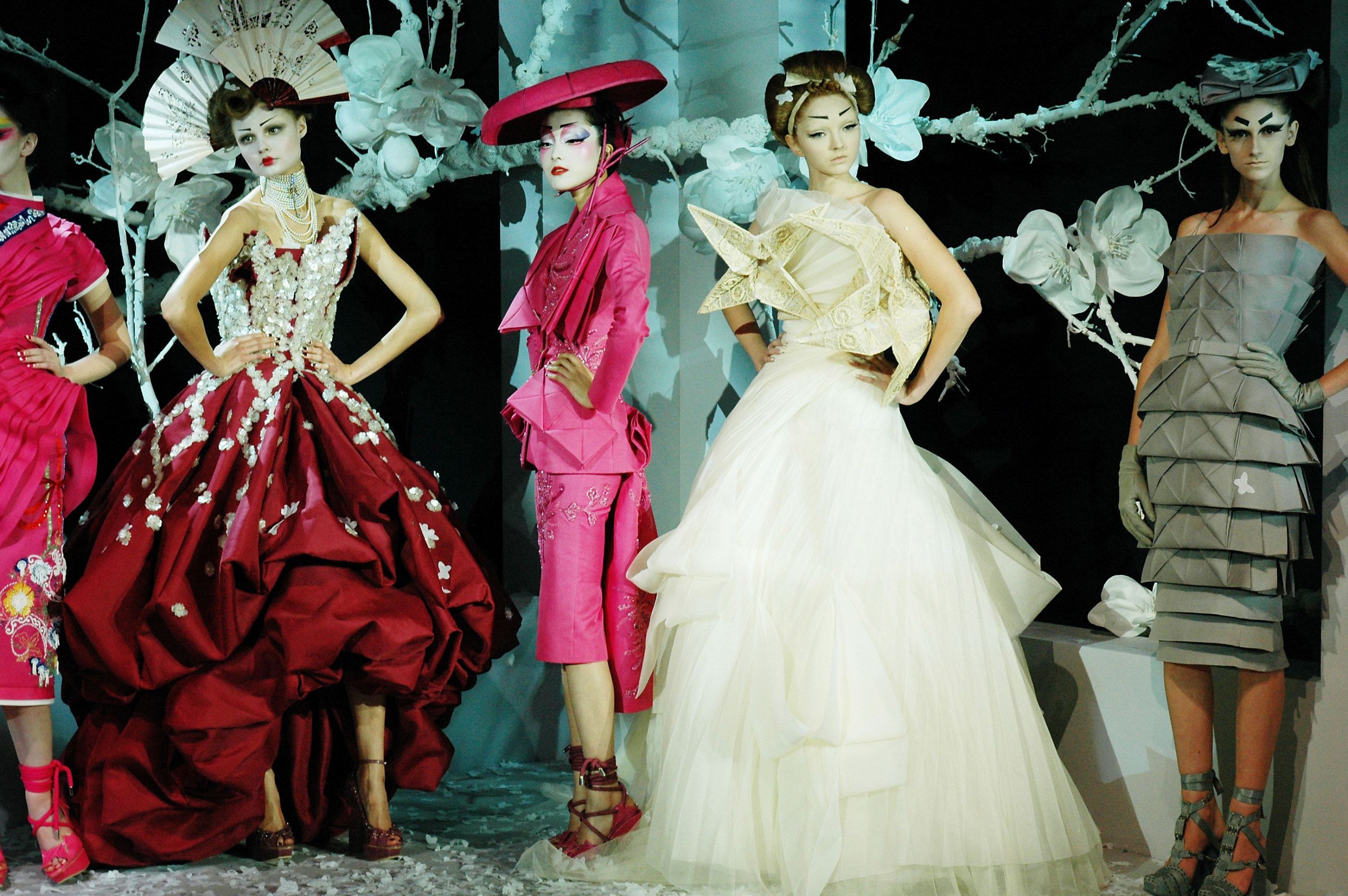 Баттерфляй диор. John Galliano Dior 2007. Джон Гальяно диор. Джон Гальяно диор 1997. Диор Кутюр Джон Гальяно.