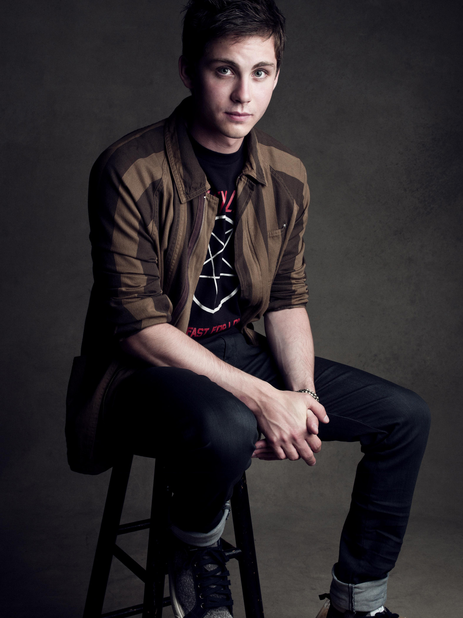 Logan Lerman Photo 50 Of 156 Pics Wallpaper Photo 647196 Theplace2