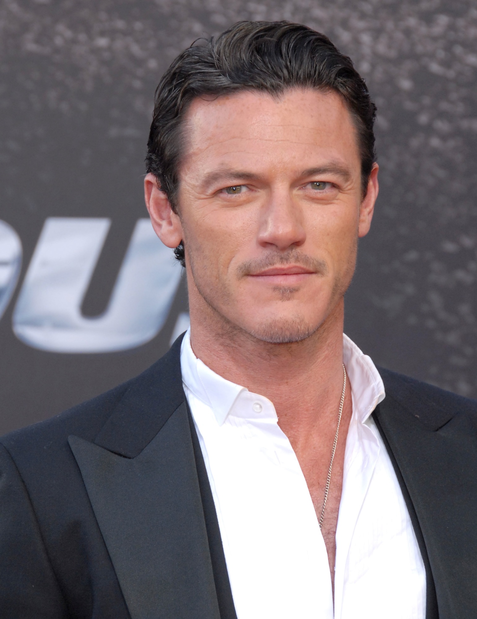 Luke Evans photo 256 of 1191 pics, wallpaper - photo #705633 - ThePlace2