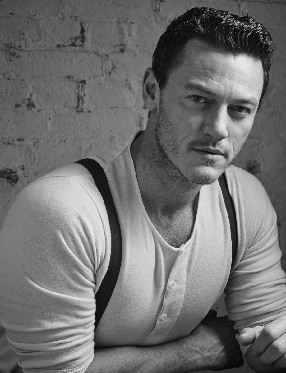 Актер люк эванс. Люк Эванс. Люк Эванс фото. Luke Evans Photoshoot. Luke Evans WHOSAY.