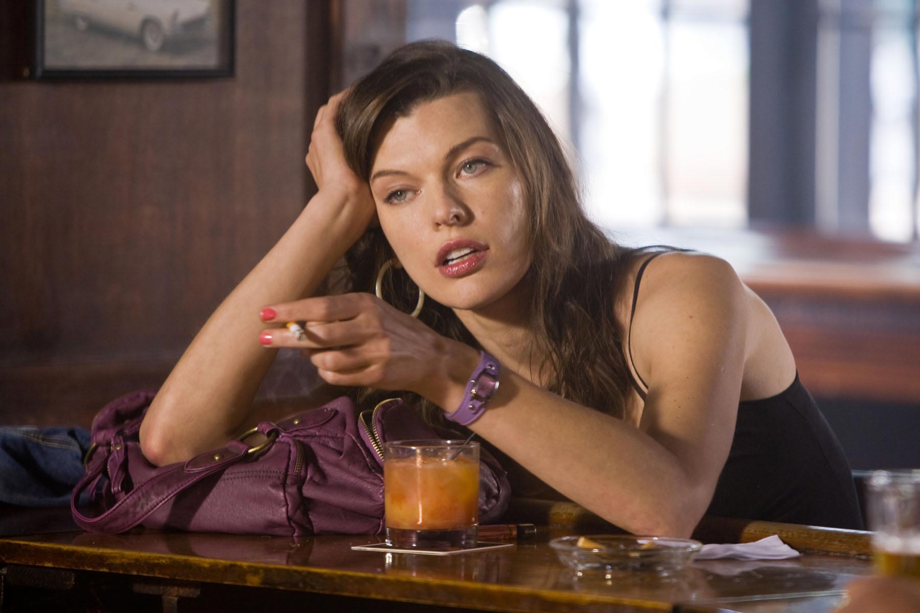 Где женщина. Milla Jovovich - Stone (2010). Стоун фильм 2010 Милла Йовович. Кадр из фильма Мила Йовович. Милла Йовович 2010.