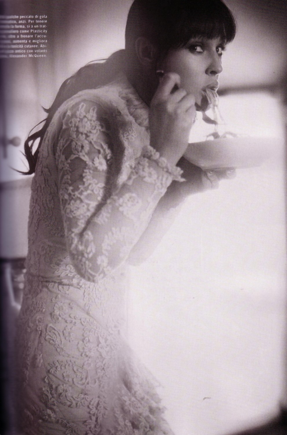 Моника Беллуччи в свадебном платье 1993