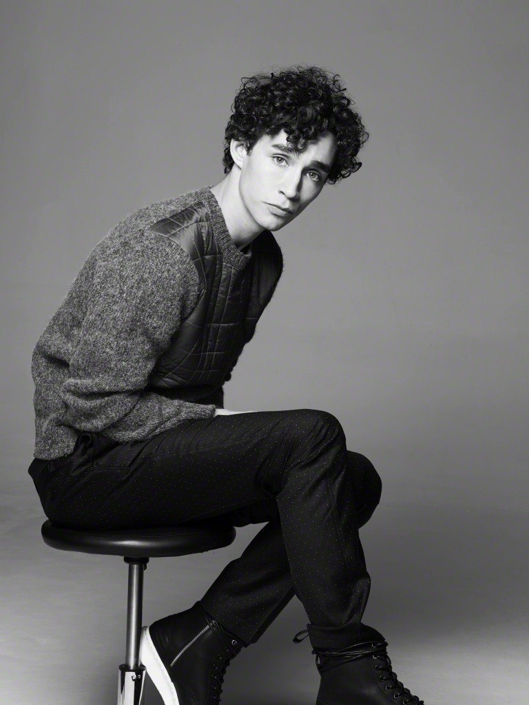 Robert Sheehan Photo 175 Of 176 Pics Wallpaper Photo 767550 Theplace2