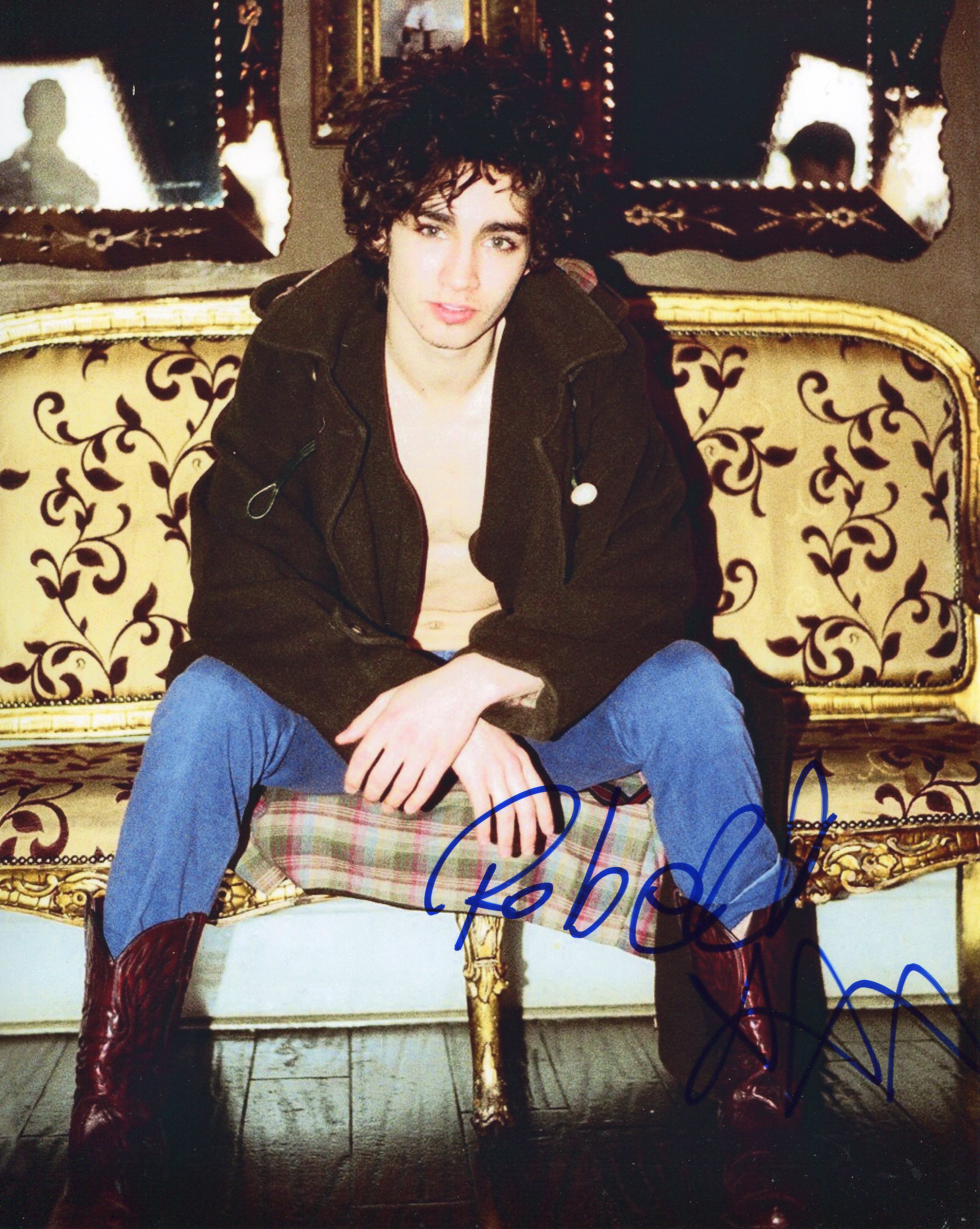 Robert Sheehan Photo 42 Of 176 Pics Wallpaper Photo 475234 Theplace2