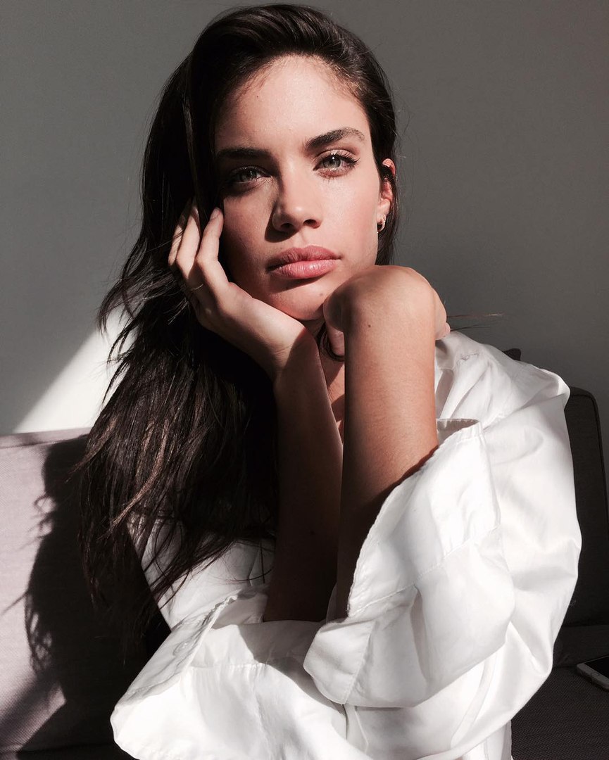 Sara Sampaio photo gallery - high quality pics of Sara Sampaio | ThePlace