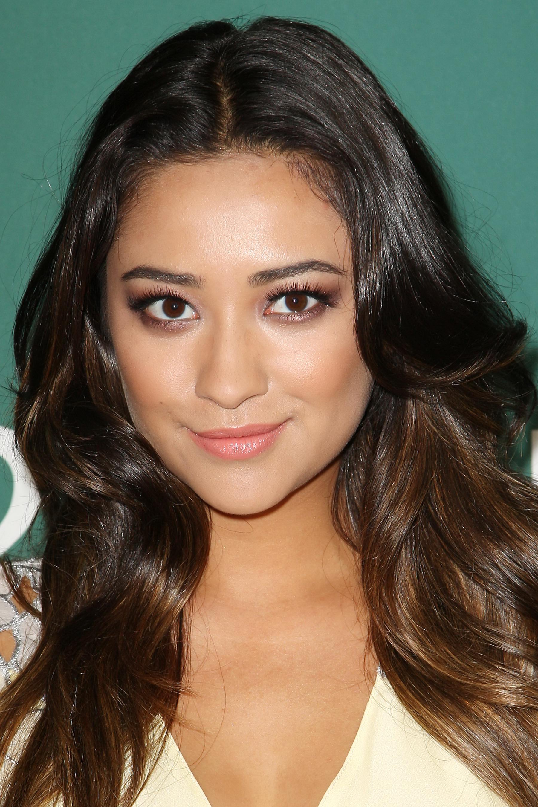 Shay Mitchell photo 182 of 1775 pics, wallpaper - photo #508541 - ThePlace2