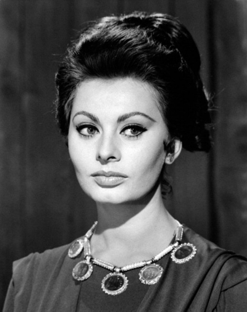 Sophia Loren photo gallery - high quality pics of Sophia Loren | ThePlace