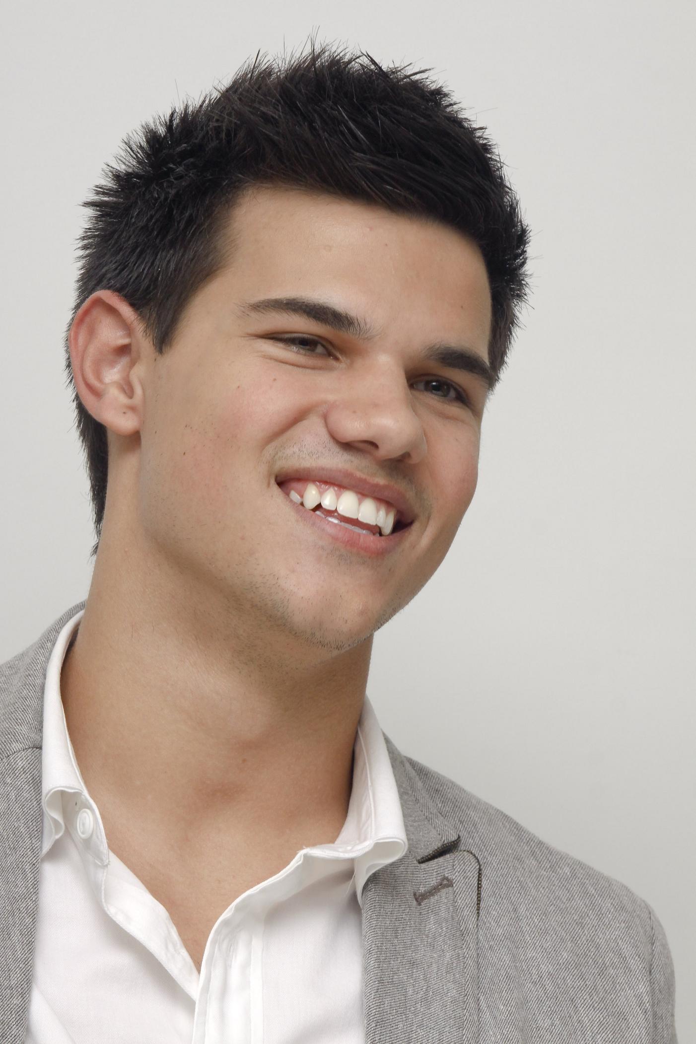 Taylor Lautner photo 56 of 643 pics, wallpaper - photo #234785 - ThePlace2