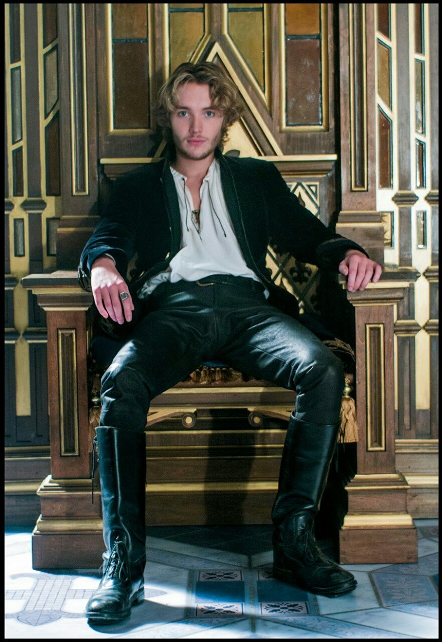 221 Toby Regbo Stock Photos, High-Res Pictures, and Images - Getty