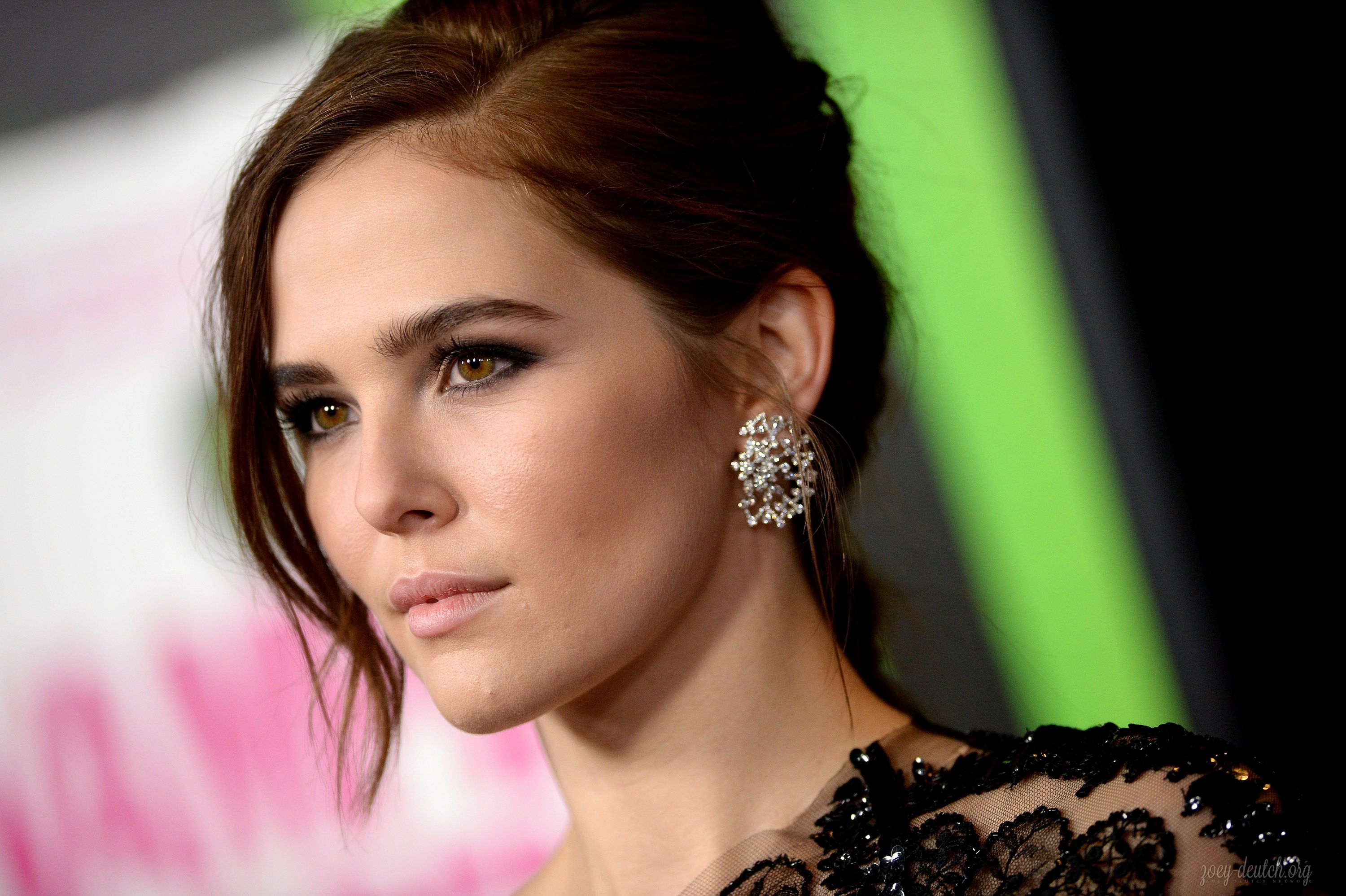 Zoey Deutch looks like