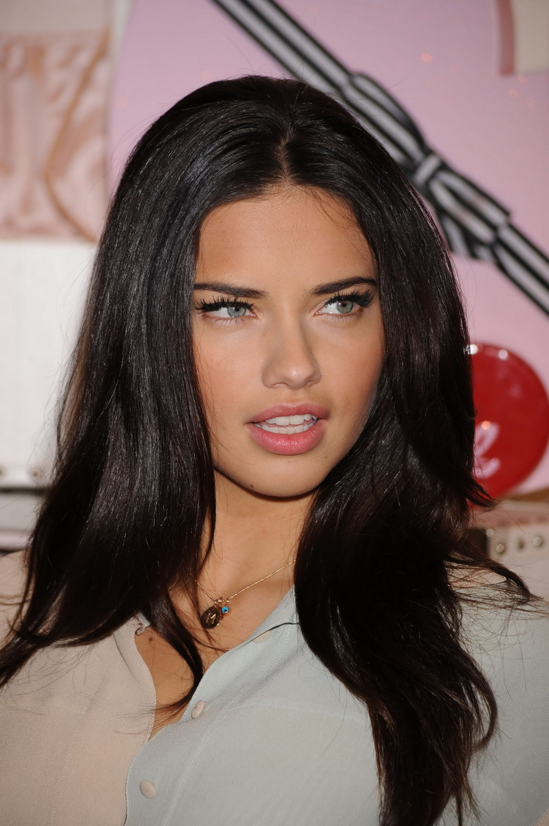 Adriana Lima photo 781 of 7046 pics, wallpaper - photo #140682 - ThePlace2