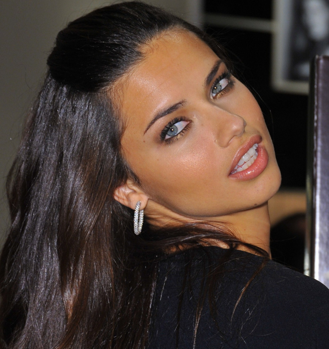 Adriana Lima photo 4526 of 7057 pics, wallpaper - photo #603315 - ThePlace2