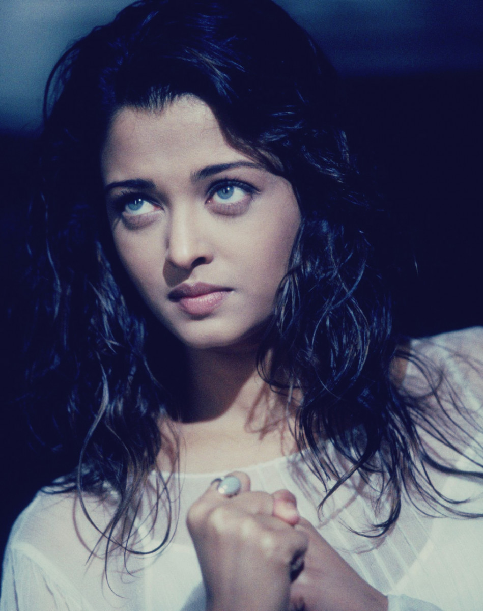 Aishwarya Rai Photo 591 Of 1152 Pics Wallpaper Photo 555239 Theplace2