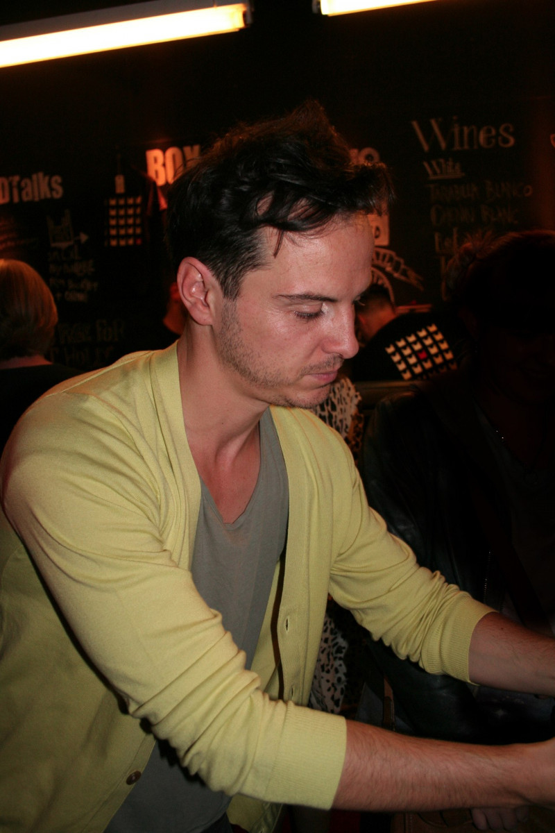 Next photo of Andrew Scott