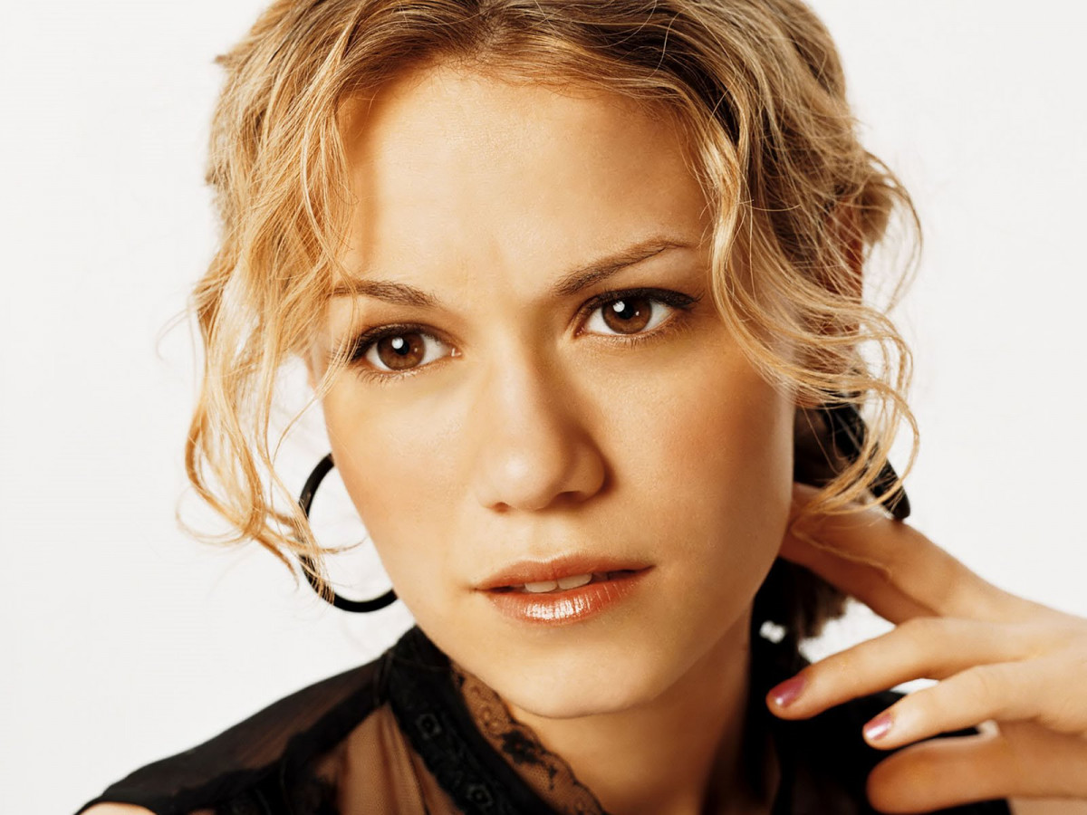 Bethany Joy Galeotti Photo Of Pics Wallpaper Photo