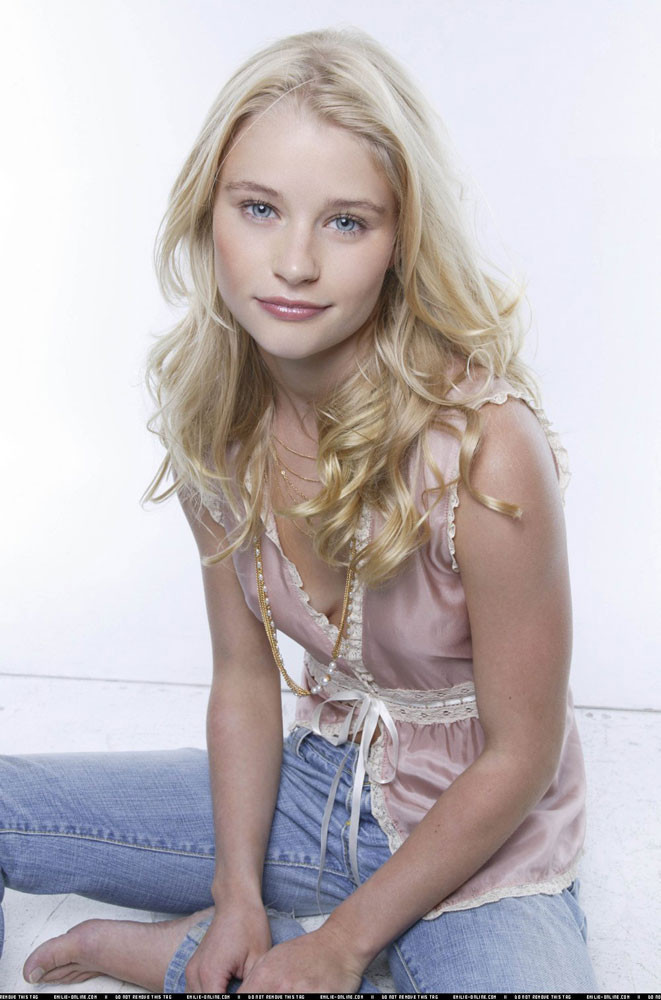 Emilie de ravin photos