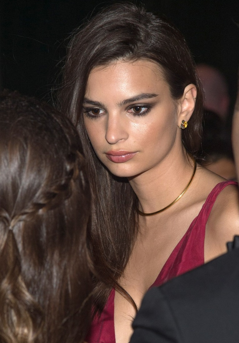 Emily Ratajkowski photo 335 of 3117 pics, wallpaper - photo #773640 ...