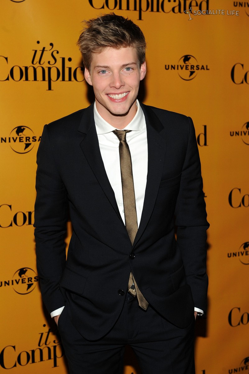 Hunter Parrish photo 4 of 17 pics, wallpaper photo 461545 ThePlace2