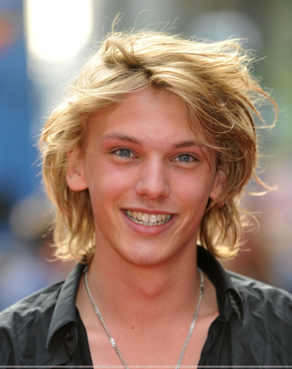 Jamie Campbell Bower dating lily collins