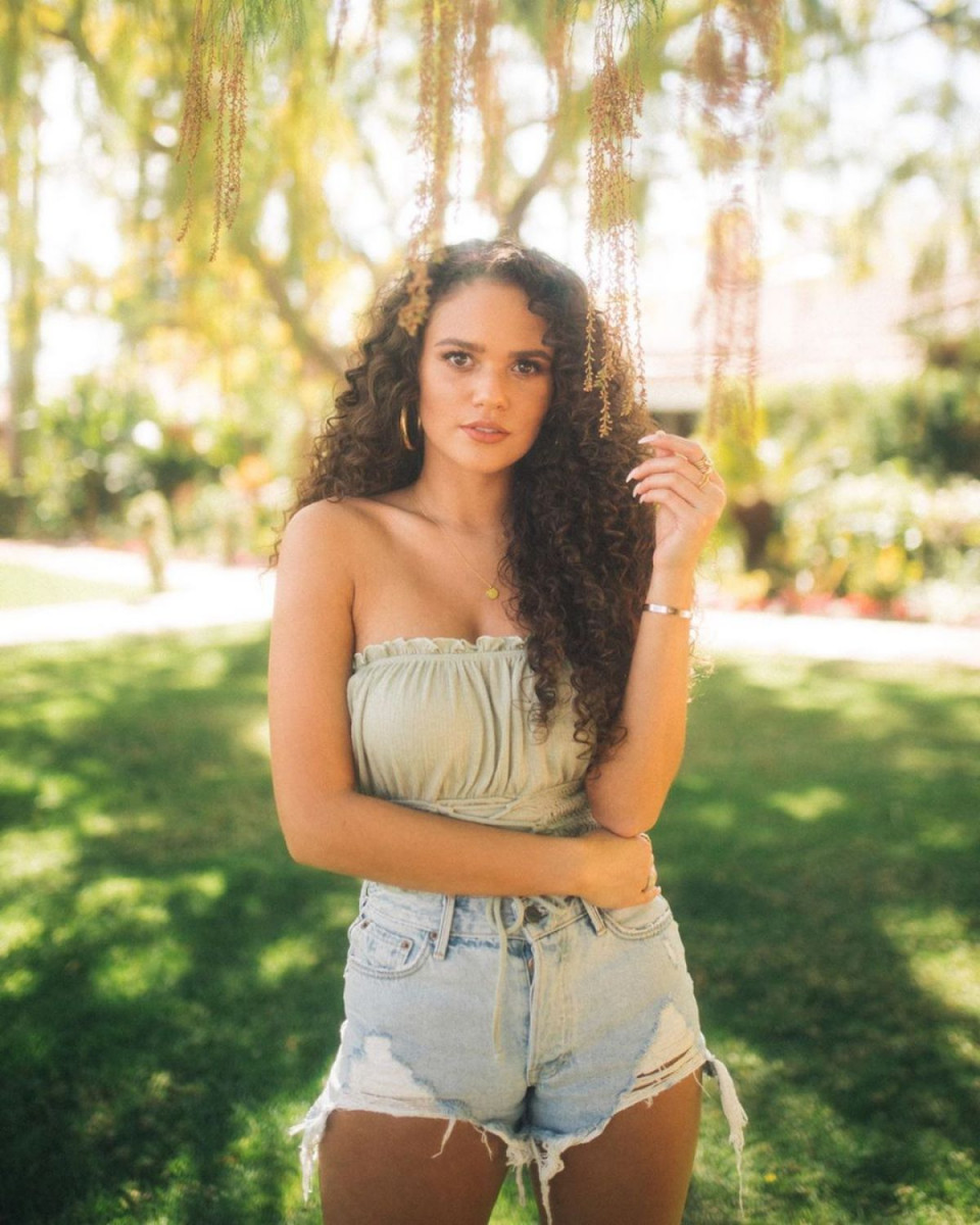 Madison Pettis Photo Of Pics Wallpaper Photo Theplace