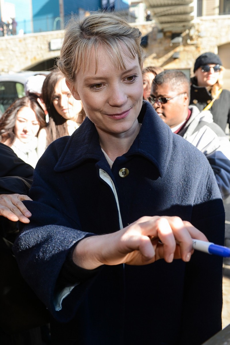 mia wasikowska street style