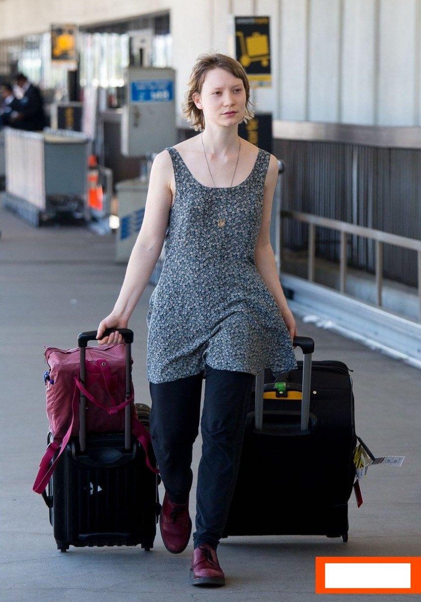 mia wasikowska street style