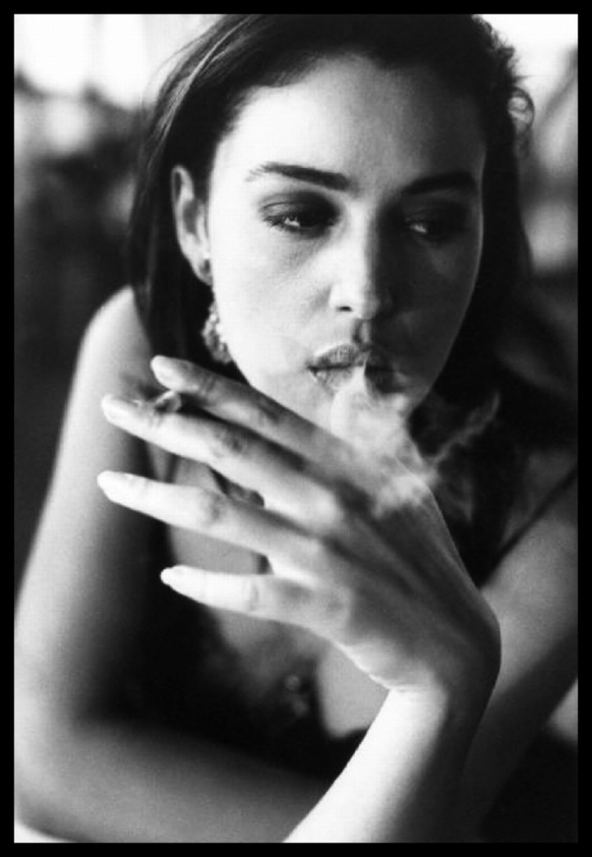 Monica belluci smoking