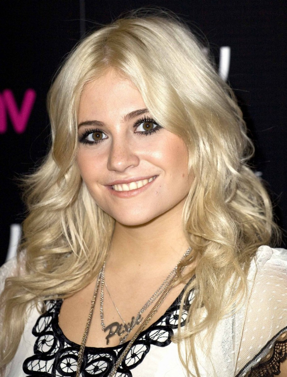 Pixie Lott Photo 97 Of 716 Pics Wallpaper Photo 295973 Theplace2