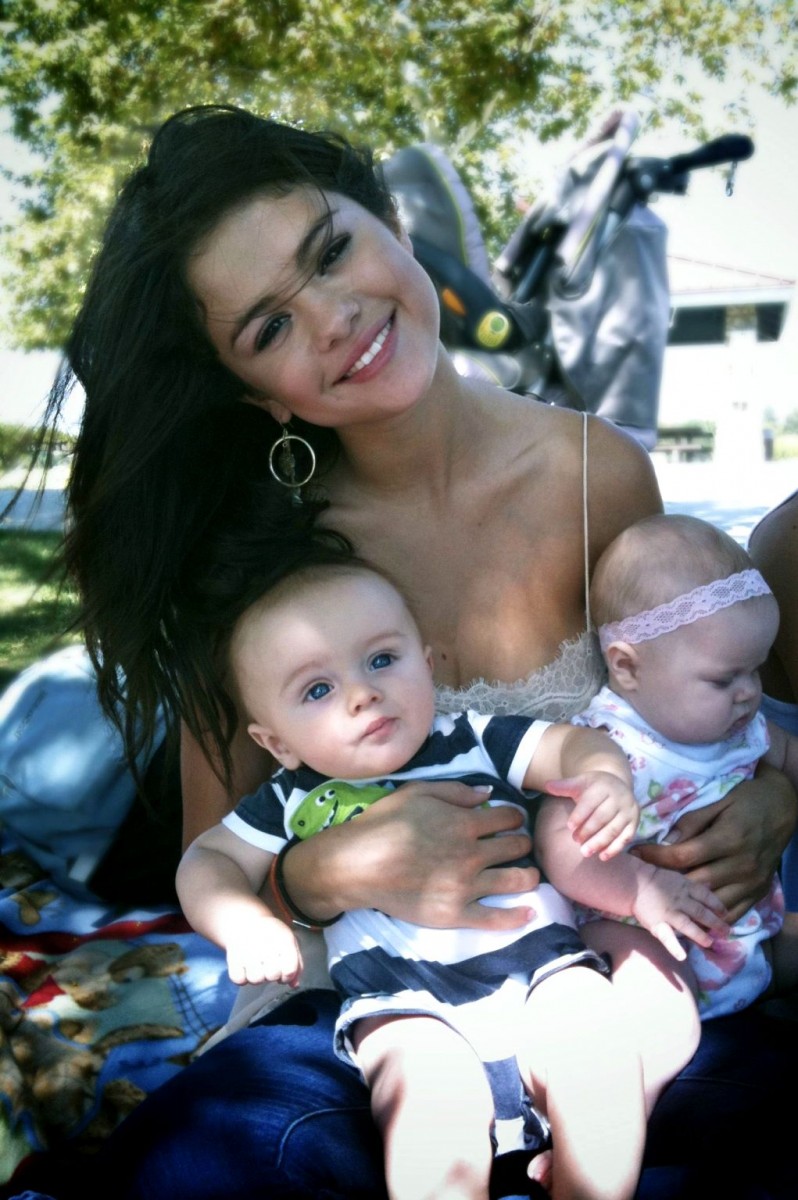 Selena Gomez Photo 3771 Of 12