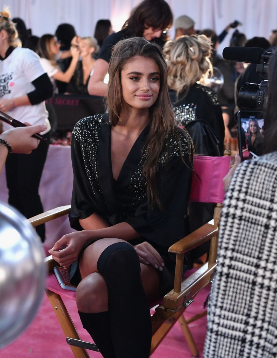 Taylor Hill photo 1144 of 2394 pics, wallpaper - photo #1082791 - ThePlace2