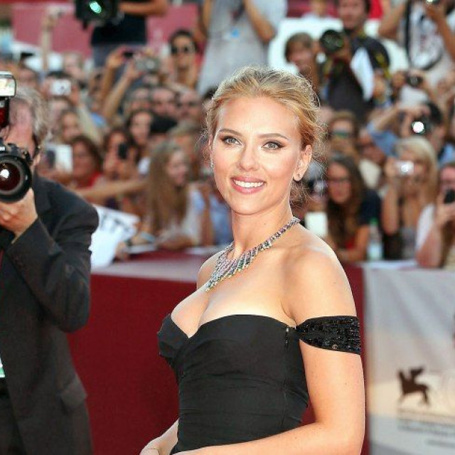 Scarlett Johansson Advises Young Girls To Take Risks