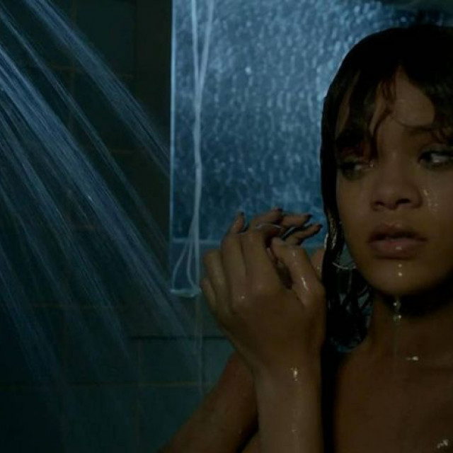 Rihanna's Psycho Moment: She Is So Rihanna