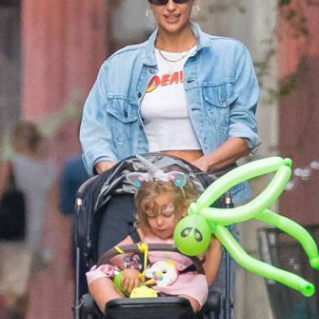 Irina Shayk walked through the streets of New York in the guise of a unicorn