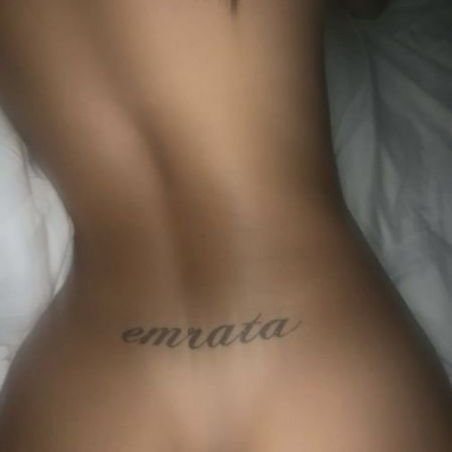 Emily Ratajkowski got a tattoo on her back dedicated to Instagram