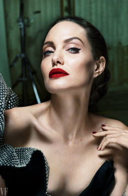 Angelina Jolie pic #953837
