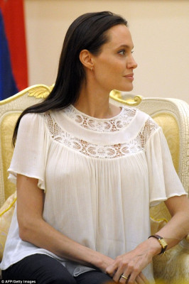 Angelina Jolie pic #797984