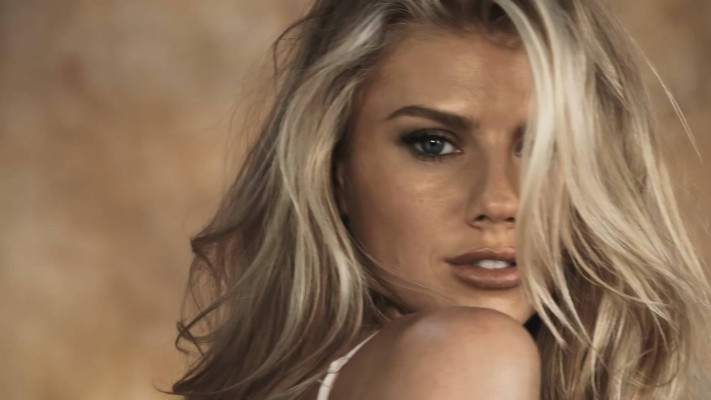 Charlotte Mckinney pic #904139