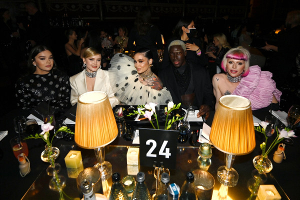 photo 12 in Hailee Steinfeld gallery [id1284880] 2021-12-05 00:00:00