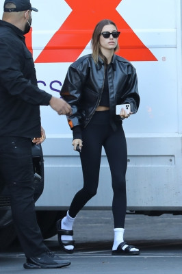 photo 10 in Hailey Baldwin gallery [id1279742] 2021-11-14 00:00:00