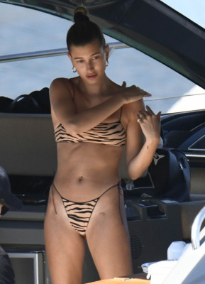 Hailey Baldwin pic #1219069