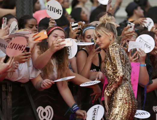 Hailey Baldwin pic #860027