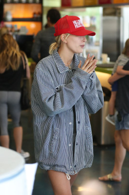 Hailey Baldwin pic #969594