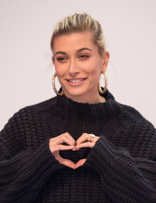 Hailey Baldwin pic #1067903