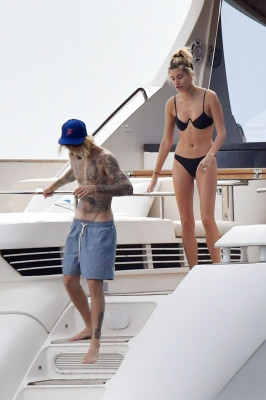 Hailey Baldwin pic #1069744