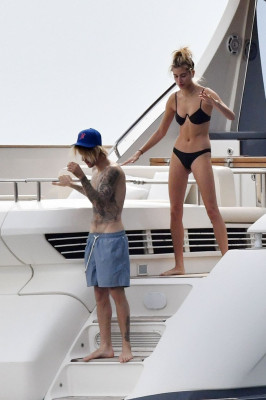 Hailey Baldwin pic #1069748