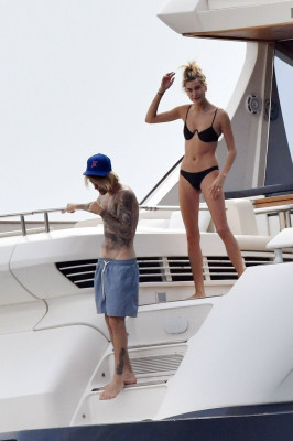 Hailey Baldwin pic #1069750