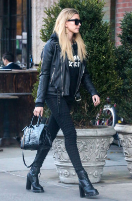 Hailey Baldwin pic #895471