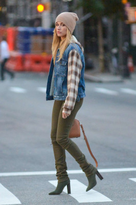 Hailey Baldwin pic #900250