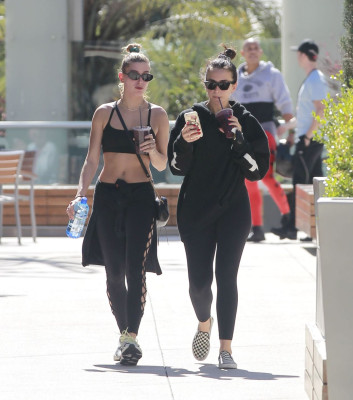 Hailey Baldwin pic #1024589
